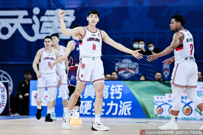 意甲赛事回顾：罗马3-0弗罗西诺内，阿兹蒙成关键先生
